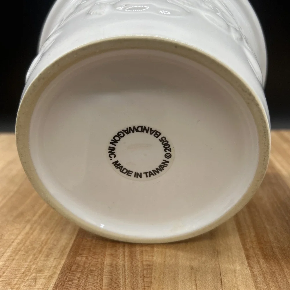 BANDWAGON CERAMIC COVERED CROCK 2005 White With Pear Accents